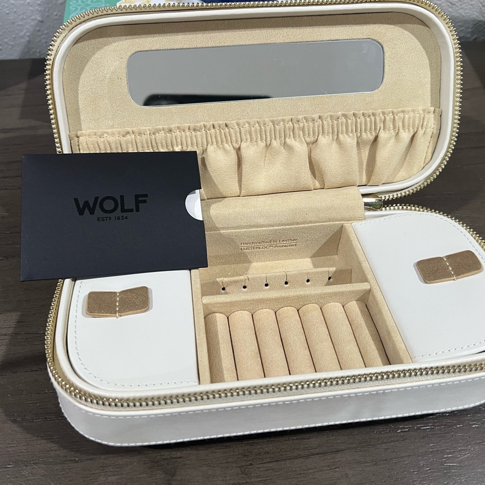 Wolf Chloé Cream Zip Up Leather Jewelry Case nwt - Picture 5 of 8
